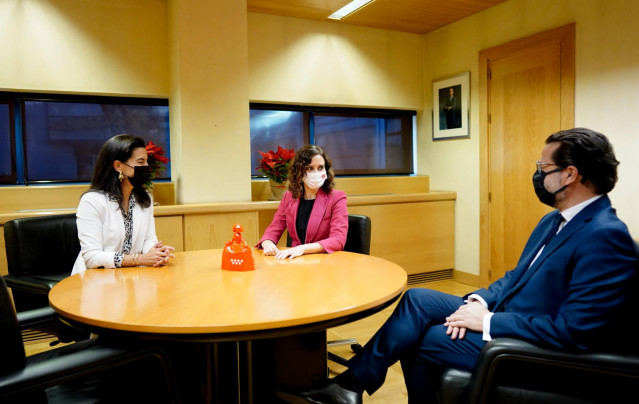 Rocío Monasterio con Isabel Díaz Ayuso y el consejero de Economía, Javier Fernández-Lasquetty