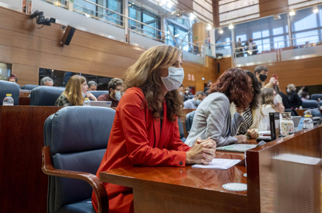 La portavoz de Más Madrid, Mónica García, en un pleno de la Asamblea de Madrid, a 2 de diciembre de 2021, en Madrid (España). Para este pleno está previsto el debate de las enmiendas a los Presupuestos regionales presentadas por Más Madrid, PSOE y Unidas