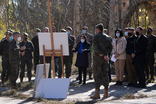 La ministra de Defensa, Margarita Robles, durante una visita al Campamento de Monte La Reina