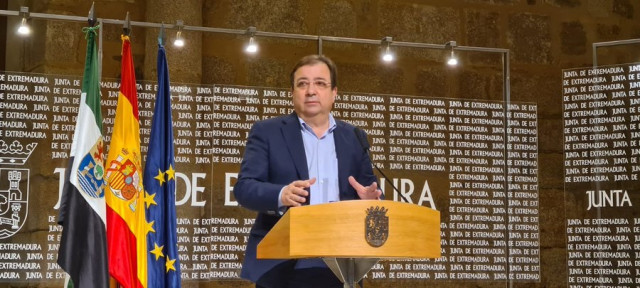 El presidente de la Junta de Extremadura, Guillermo Fernández Vara, anuncia cambios en su gobierno en rueda de prensa