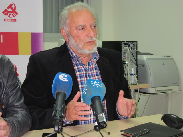 Archivo - El excoordinador general de IU, Julio Anguita.