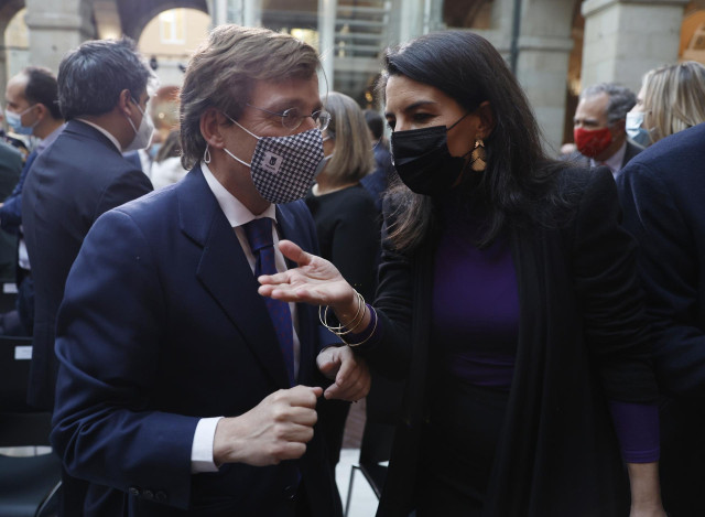 El alcalde de Madrid, José Luis Martínez-Almeida y la portavoz de Vox, Rocío Monasterio.