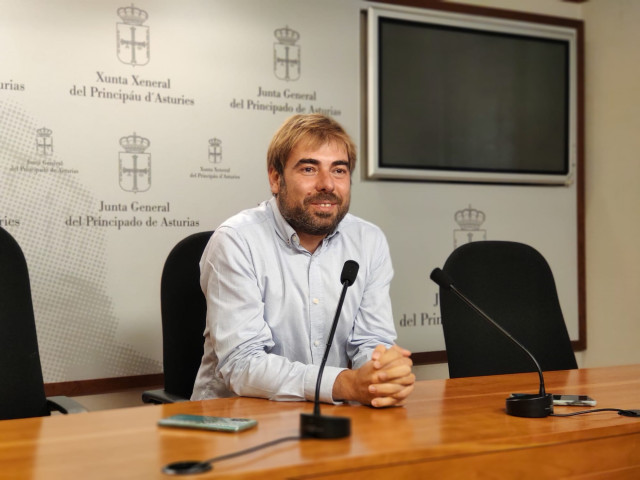 Archivo - El portavoz de Podemos, Daniel Ripa, en rueda de prensa.