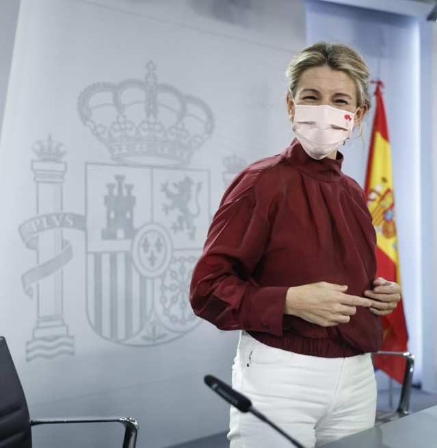 La vicepresidenta segunda y ministra de Trabajo y Economía Social, Yolanda Díaz, en una rueda de prensa posterior al Consejo de Ministros, en el Complejo de La Moncloa, a 3 de diciembre de 2021, en Madrid (España).