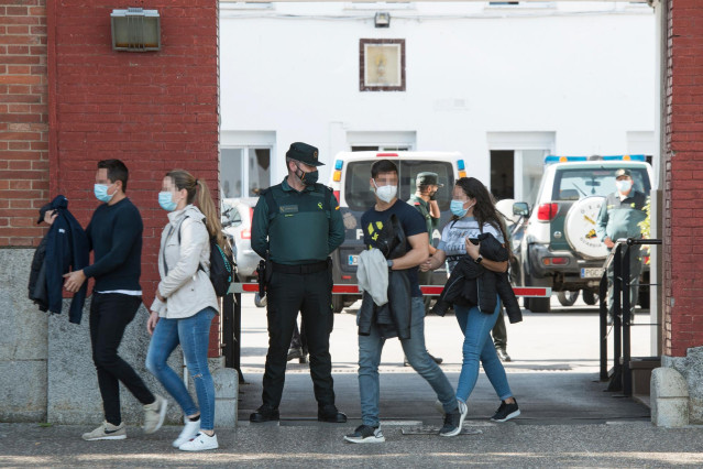 Archivo - Imagen de la vacunación a policías en Girona, en mayo de 2021