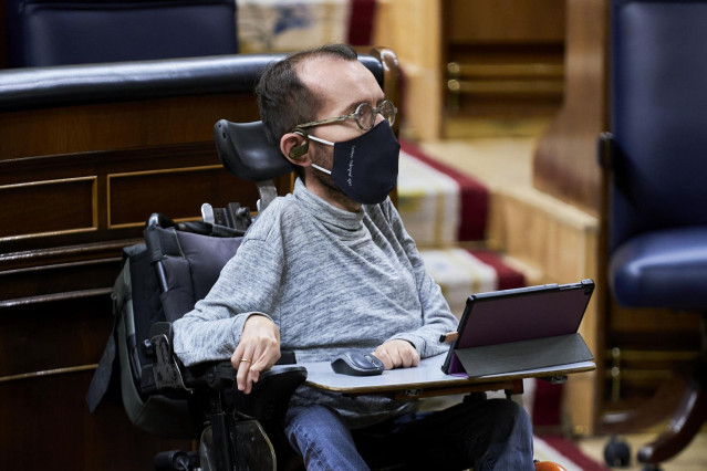 El portavoz de Unidas Podemos, Pablo Echenique, en una sesión plenaria en el Congreso de los Diputados, a 23 de noviembre de 2021, en Madrid, (España).