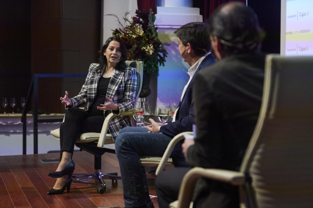 La presidenta de Ciudadanos, Inés Arrimadas, durante los desayunos informativos de Europa Press Andalucia en la Fundación Cajasol, a 4 de diciembre de 2021 en Sevilla (Andalucía, España)
