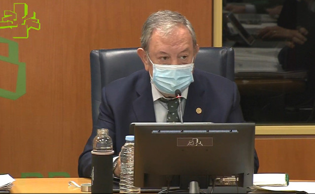 Archivo - Pedro Azpiazu presenta el proyecto de presupuestos en el Parlamento Vasco
