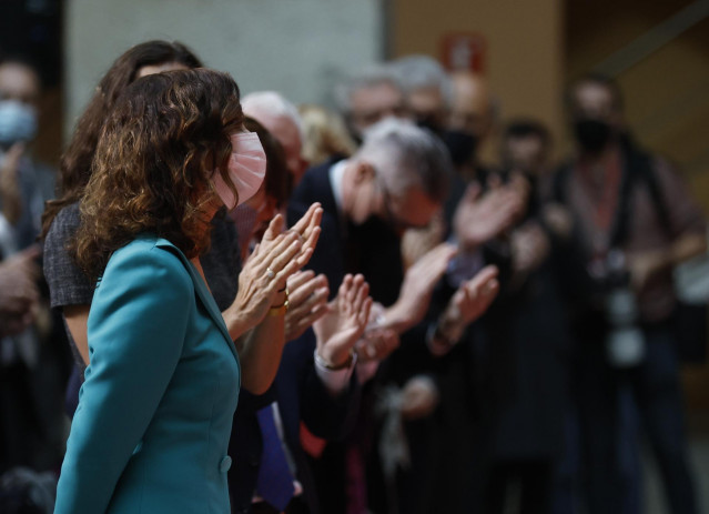 La presidenta de la Comunidad de Madrid, Isabel Díaz Ayuso, preside los actos conmemorativos del 43º aniversario de la Constitución Española, en la Puerta del Sol.