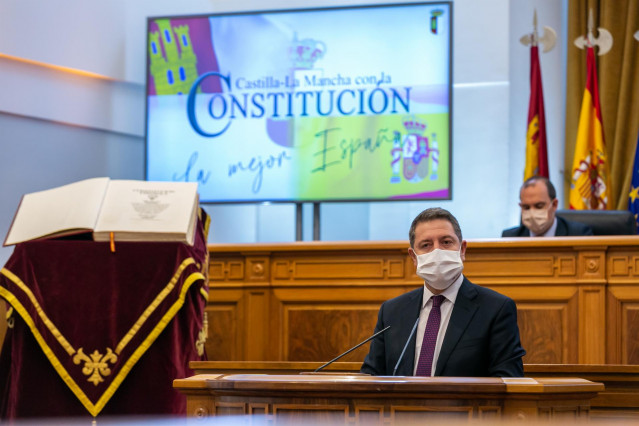 Archivo - El presidente de Castilla-La Mancha, Emiliano García-Page, en el acto del Día de la Constitución. Foto de archivo.