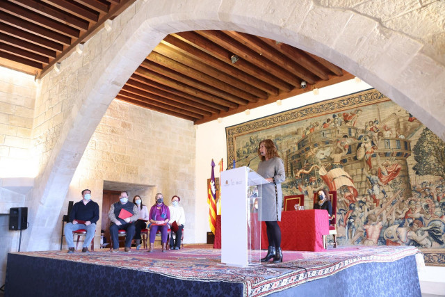 La presidenta del Govern balear, Francina Armengol, interviene en el acto del Día de la Constitución.
