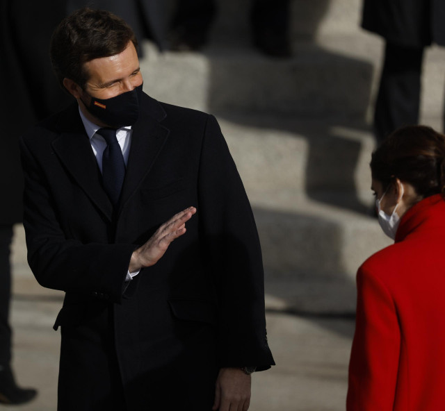 El presidente del PP, Pablo Casado y la presidenta de la Comunidad de Madrid, Isabel Díaz Ayuso, en el acto institucional por el Día de la Constitución en el Congreso de los Diputados, a 6 de diciembre de 2021, en Madrid (España).