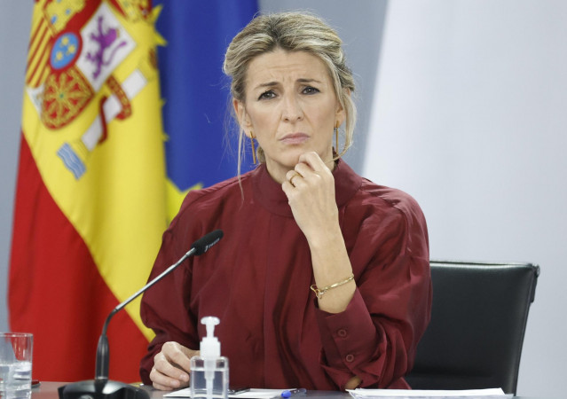 La vicepresidenta segunda y ministra de Trabajo y Economía Social, Yolanda Díaz, en una rueda de prensa posterior al Consejo de Ministros, en el Complejo de La Moncloa, a 3 de diciembre de 2021, en Madrid (España).