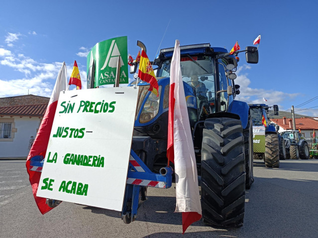 Tractorada de protesta por el precio de la leche en una foto de archivo