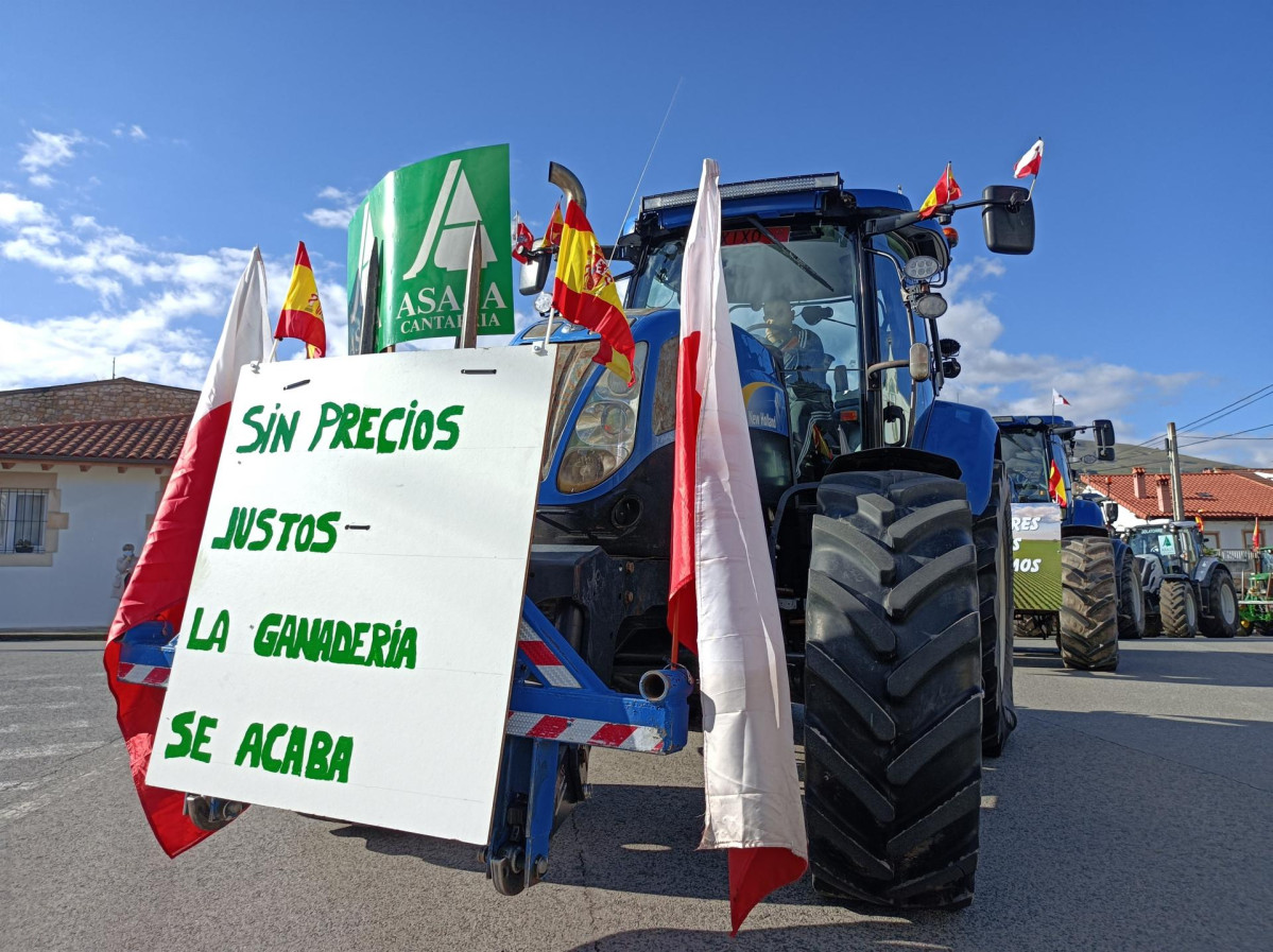 Tractorada de protesta por el precio de la leche en una foto de archivo