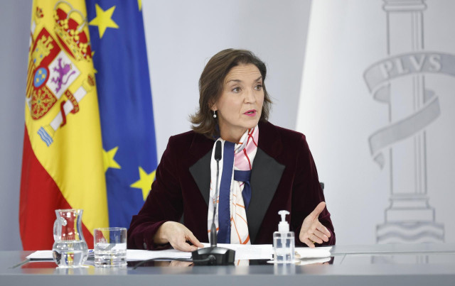 La ministra de Industria, Comercio y Turismo, Reyes Maroto, en la rueda de prensa posterior al Consejo de Ministros