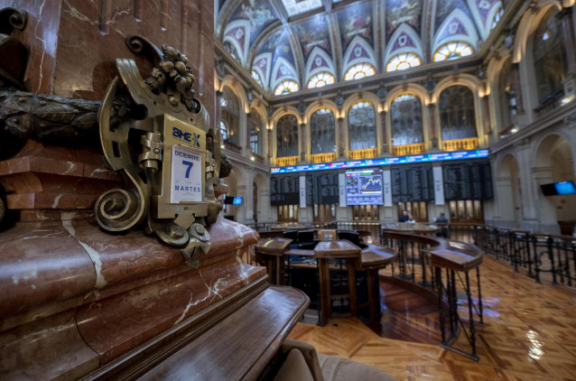 Calendario del martes, 7 de diciembre en el Palacio de la Bolsa, a 7 de noviembre de 2021, en Madrid, (España).