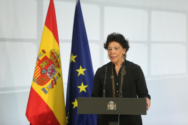 Archivo - La ministra de Educación, Isabel Celáa, interviene durante un acto de homenaje a la comunidad educativa, en La Moncloa, a 19 de junio de 2021, en Madrid (España).