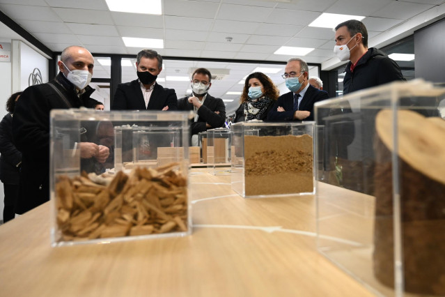 El presidente del Gobierno, Pedro Sánchez, visita las instalaciones de Finsa