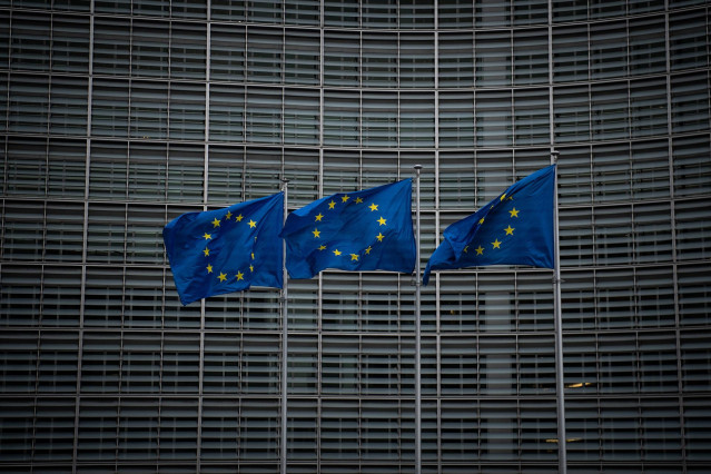 Archivo - Banderas de la UE.