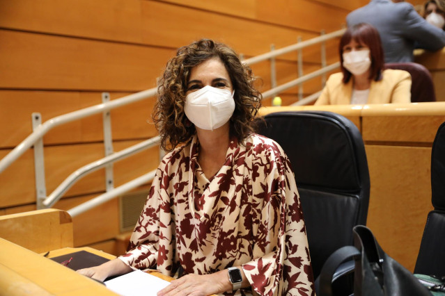 La ministra de Hacienda y Función Pública, María Jesús Montero, en el debate de los Presupuestos Generales del Estado (PGE) en el Senado, a 9 de diciembre de 2021, en Madrid (España). El proyecto de PGE para 2022 se somete a su primer examen en la Cámara