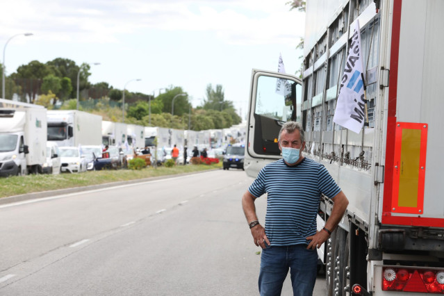Archivo - Un camionero participa en la caravana de vehículos parte de Feria de Madrid IFEMA