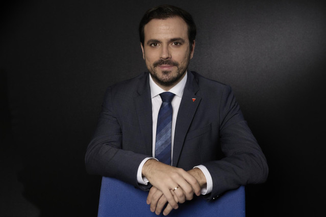 El ministro de Consumo, Alberto Garzón, posa para Europa Press, en la sede del Ministerio, a 2 de diciembre de 2021, en Madrid (España).