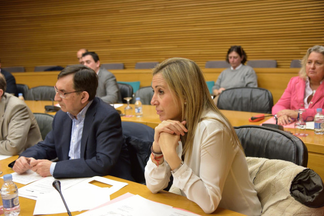 Archivo - Verónica Marcos en una comisión de Les Corts