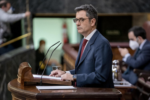 El ministro de la Presidencia, Relaciones con las Cortes y Memoria Democrática, Félix Bolaños, interviene en una sesión plenaria, en el Congreso d