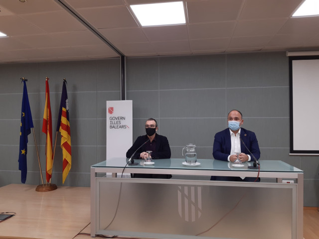 El vicepresidente del Govern, Juan Pedro Yllanes, se reúne con el consejero de  de Transición Ecológica, Lucha contra el Cambio Climático y  Planificación Territorial del Gobierno de Canarias, José Antonio Valbuena.
