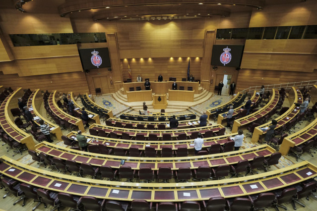 Archivo - Vista general del hemiciclo del Senado en el que los diputados.