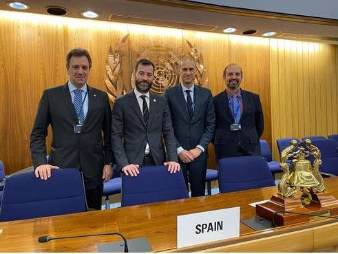 De izquierda a derecha: Julio Fuentes, subdirector general de Normativa Marítima y Cooperación Internacional; Benito Núñez, director general de la Marina Mercante; Víctor Jiménez, consejero de transportes en la embajada de España en Londres y Andrés Galvá