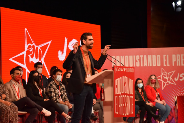 Víctor Camino en  el Congreso federal de Juventudes Socialistas.