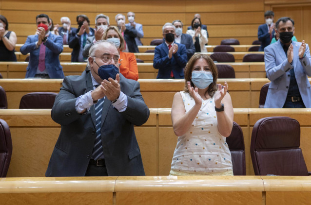 Archivo - La portavoz del Grupo Socialista en el Congreso, Adriana Lastra, y el senador del PSOE Tontxu Rodríguez