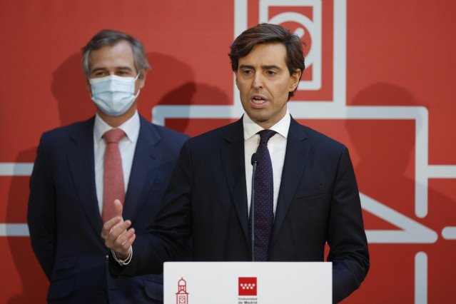 El vicesecretario de Comunicación del Partido Popular, Pablo Montesinos, interviene en los actos conmemorativos del 43º aniversario de la Constitución Española, en la Puerta del Sol, a 3 de diciembre de 2021, en Madrid (España).