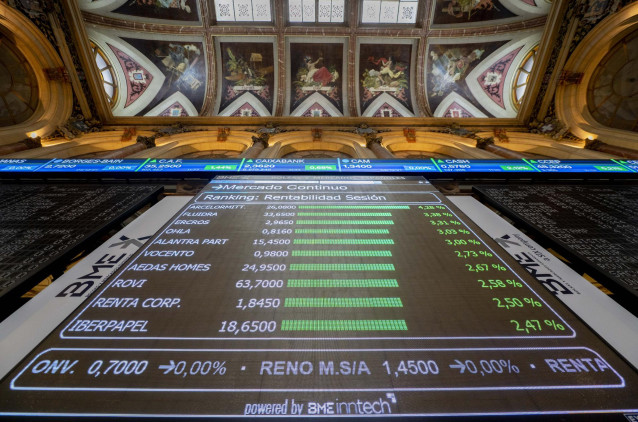 Paneles en el Palacio de la Bolsa, a 7 de noviembre de 2021, en Madrid, (España).