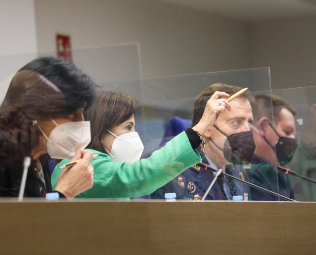 La ministra de Defensa, Margarita Robles y el teniente general Francisco Braco,  durante su visita al Mando de Operaciones en la Base de Retamares