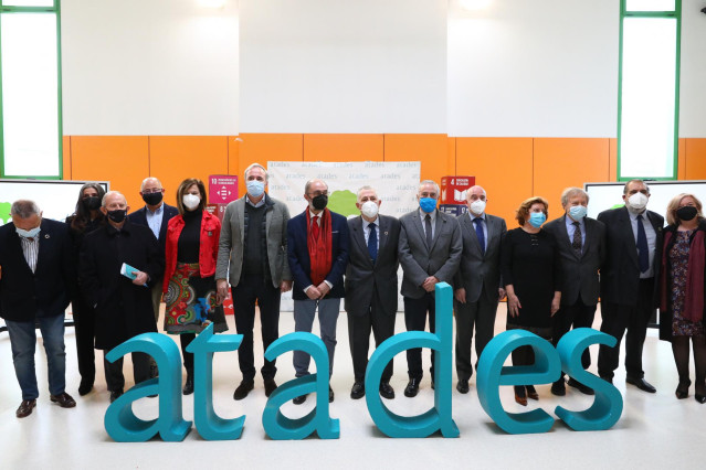 El presidente de Aragón visita el nuevo colegio San Martín de Porres en Zaragoza.