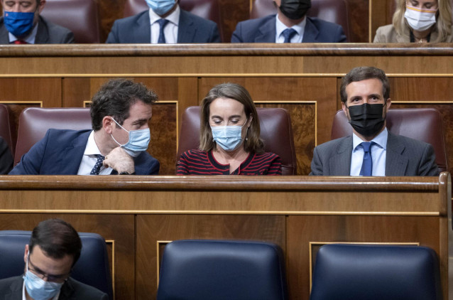 Archivo - (I-D) El secretario general del Partido Popular, Teodoro García Egea; la portavoz parlamentaria del PP, Cuca Gamarra; y el líder del PP, Pablo Casado, en una sesión plenaria en el Congreso