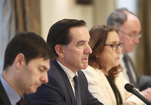Archivo - El presidente de Inverco, Ángel Martínez-Aldamam durante la presentación de las previsiones para los fondos y planes de pensiones para 2020 de la patronal Inverco, en Madrid (España), a 12 de febrero de 2020.