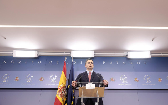 El portavoz del Grupo Parlamentario Socialista en el Congreso de los Diputados, Héctor Gómez, interviene en una Junta de Portavoces en el Congreso de los Diputados, a 14 de diciembre de 2021, en Madrid, (España).