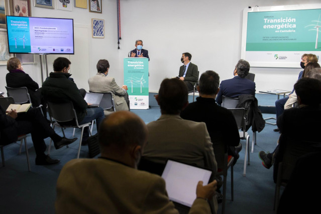 El presidente de Cantabria, Miguel Ángel Revilla, inaugura la jornada 'Transición energética en Cantabria: retos y oportunidades para las energías renovables', organizada por la Asociación para la Transición Energética