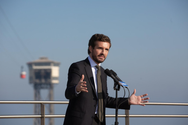El líder del PP, Pablo Casado, se reúne en Barcelona con asociaciones en defensa del bilingüísmo.  En Barcelona, a 14 de diciembre de 2021.