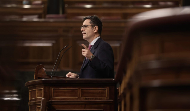 El ministro de la Presidencia, Félix Bolaños, interviene en una sesión plenaria en el Congreso