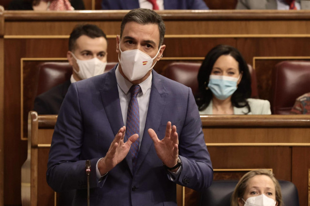 El presidente del Gobierno, Pedro Sánchez, interviene en una sesión plenaria celebrada en el Congreso de los Diputados, a 15 de diciembre de 2021, en Madrid, (España).