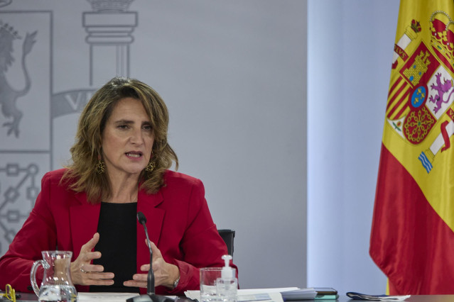 La vicepresidenta tercera y ministra para la Transición Ecológica y el Reto Demográfico, Teresa Ribera, en una rueda de prensa posterior al Consejo de Ministros, en La Moncloa, a 14 de diciembre de 2021, en Madrid, (España).