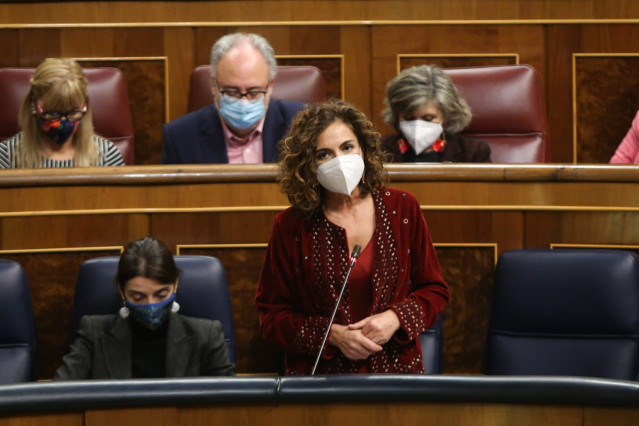 La ministra de Hacienda, María Jesús Montero, en la sesión de control al Gobierno