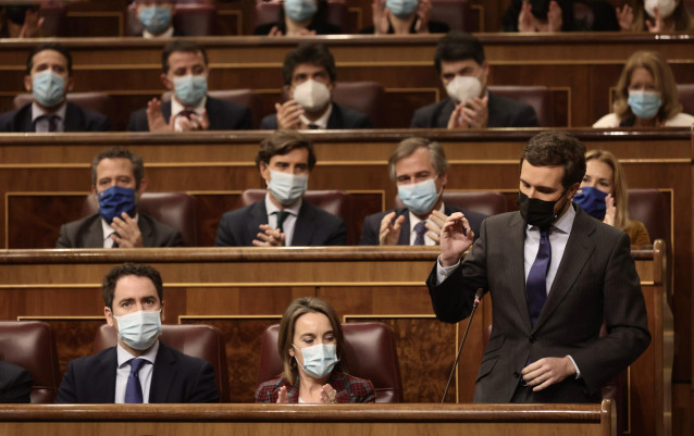 El líder del PP, Pablo Casado, interviene en una sesión plenaria celebrada en el Congreso de los Diputados, a 15 de diciembre de 2021, en Madrid, (España).