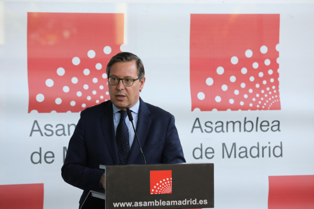 Archivo - El portavoz del PP en la Asamblea de Madrid, Alfonso Serrano, durante una rueda de prensa antes de una sesión plenaria de la Cámara madrileña, a 11 de noviembre de 2021, en Madrid, (España). La sesión plenaria de este jueves está marcada por un