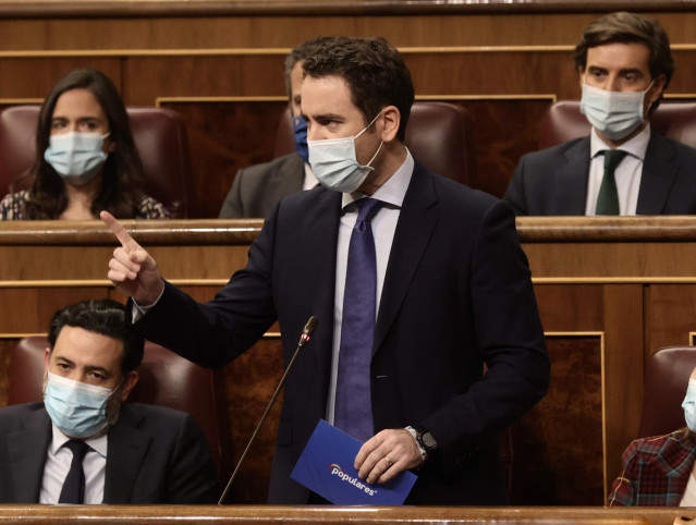 El secretario general del Partido Popular, Teodoro García Egea, interviene en una sesión plenaria celebrada en el Congreso de los Diputados, a 15 de diciembre de 2021, en Madrid, (España).